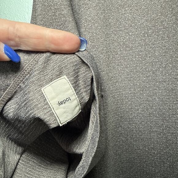 Vuori Tradewind Performance Pocket Tee Shirt Men's Medium Athletic Lightweight - Picture 4 of 6